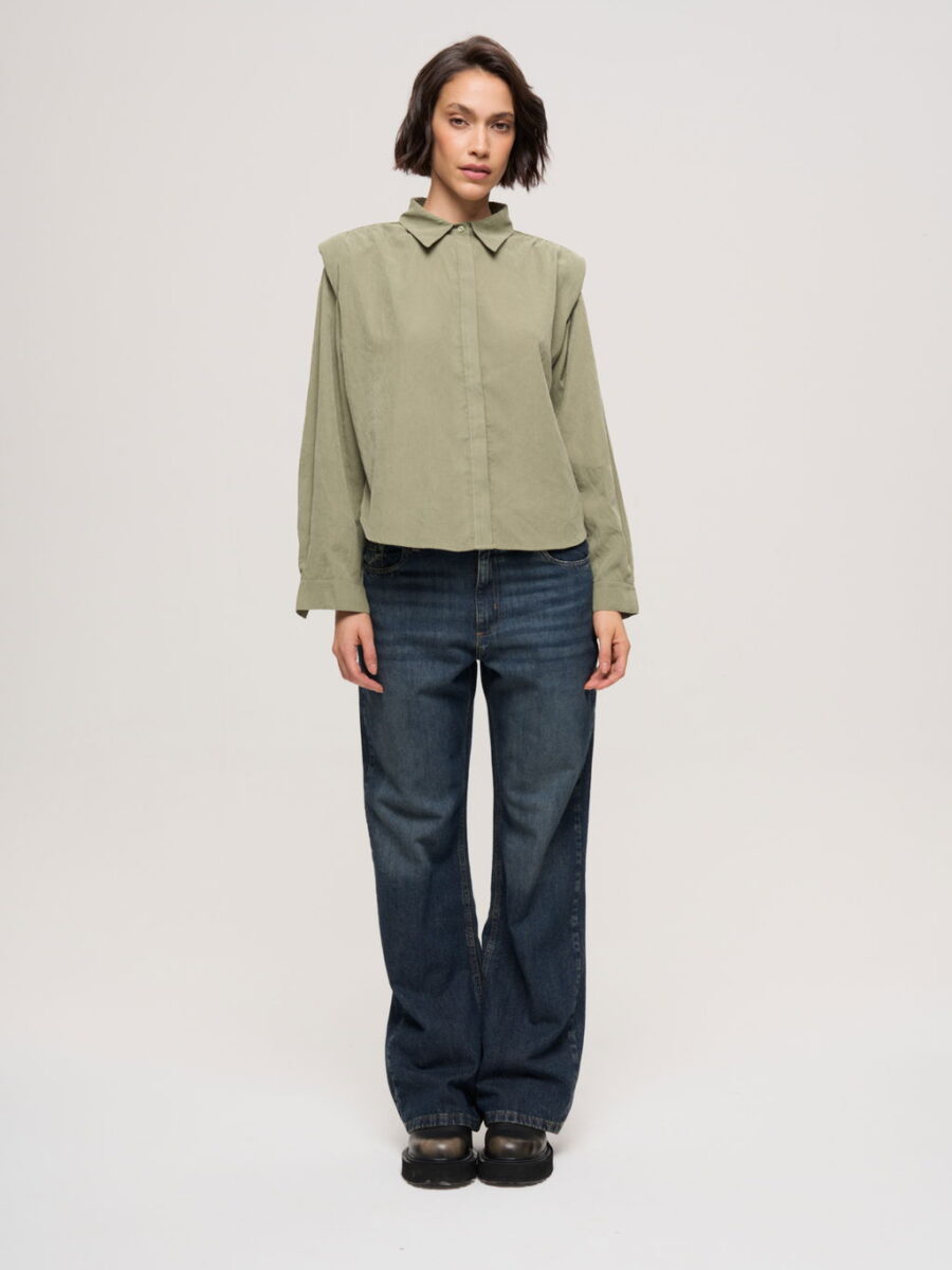 CAMISA CON HOMBRERAS VERDE