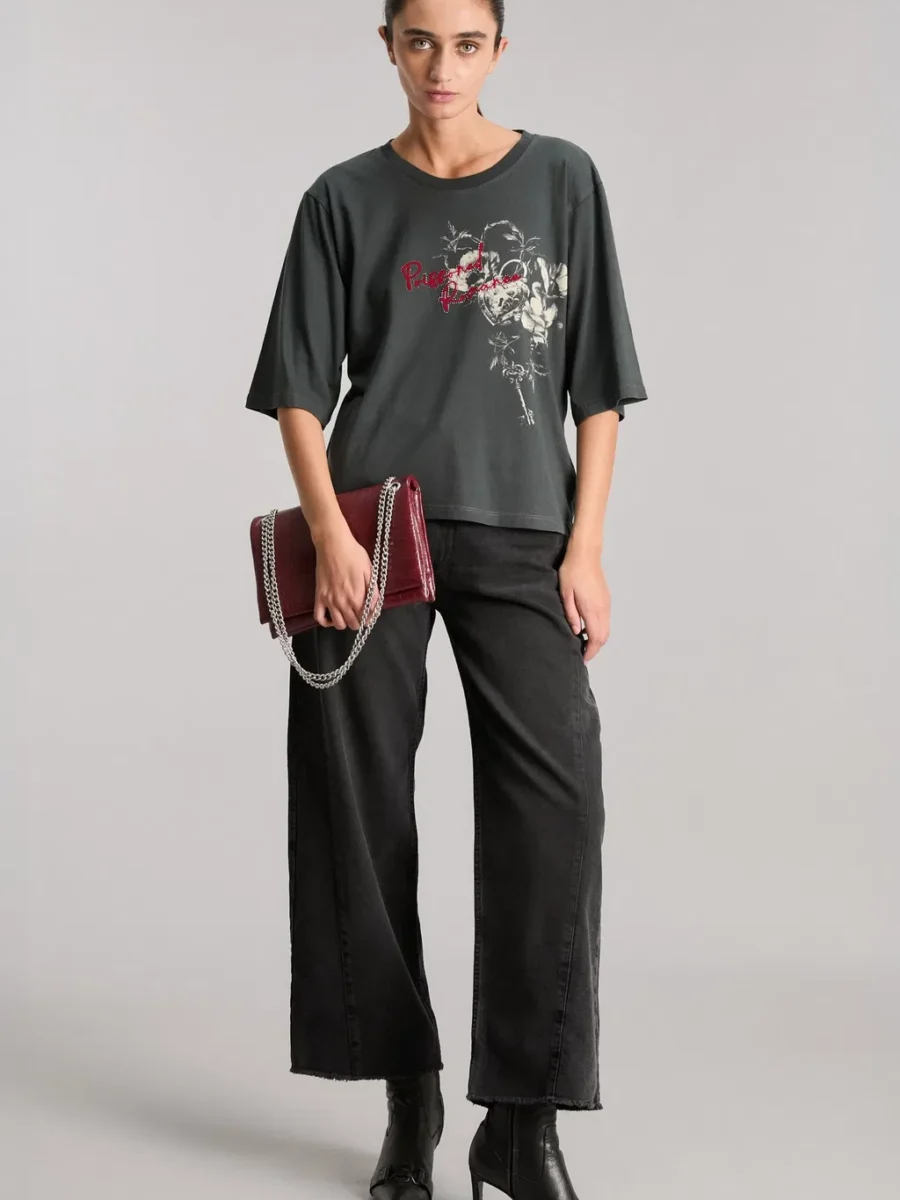 REMERA DARK ROMANCE
