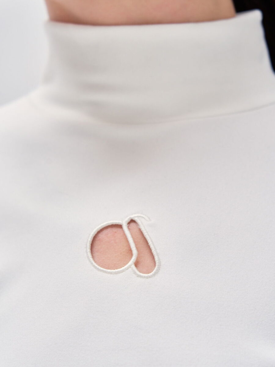POLERA CON MONOGRAMA OSSIRA NATURAL