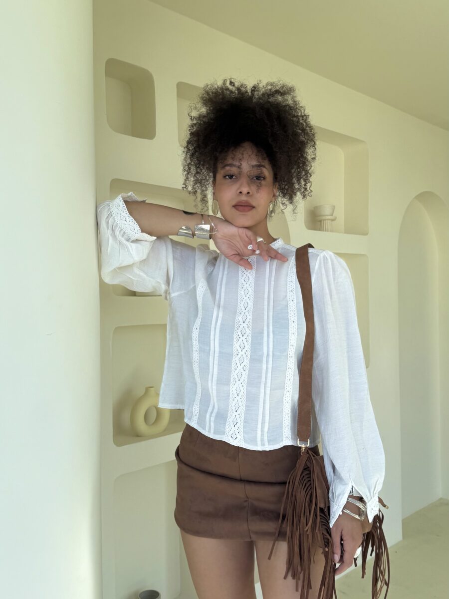 BLUSA CON PUNTILLA ALO