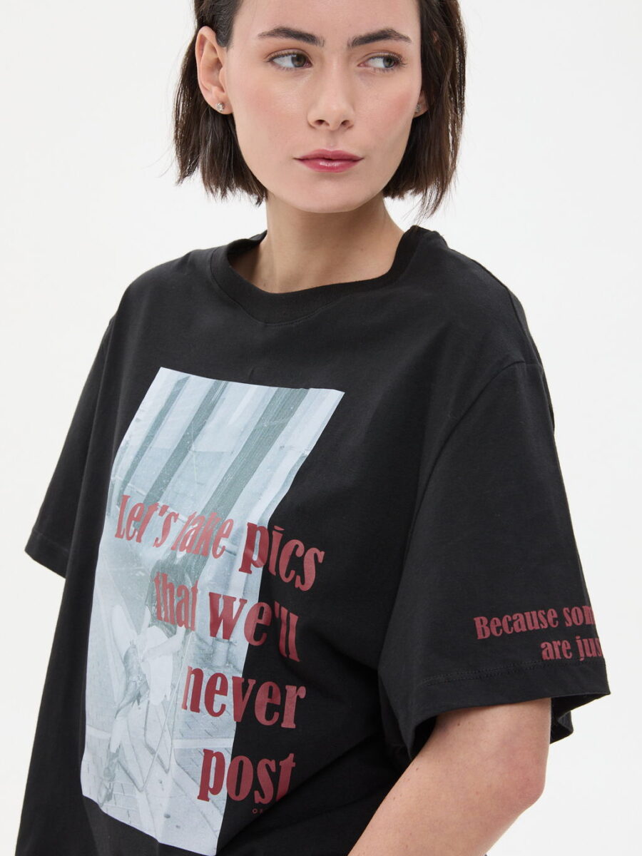 REMERA ESTAMPADA LETS TAKE PICS BLACK