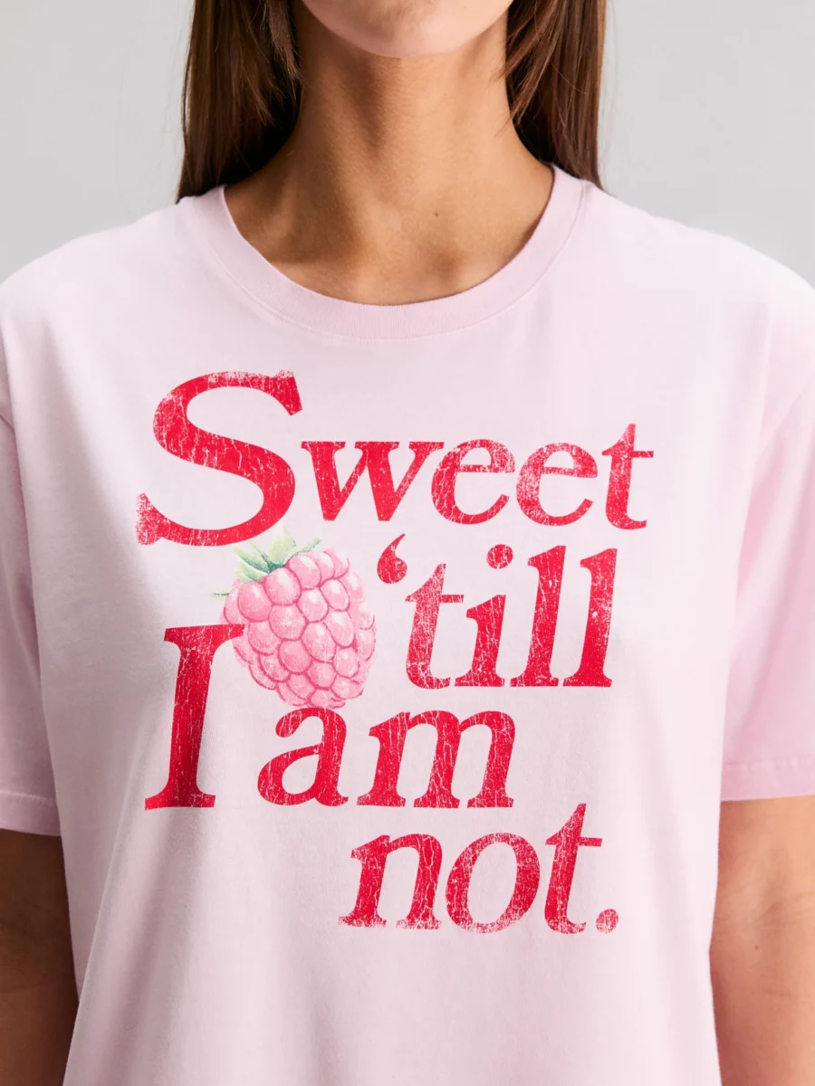 REMERA NOT THAT SWEET ROSA