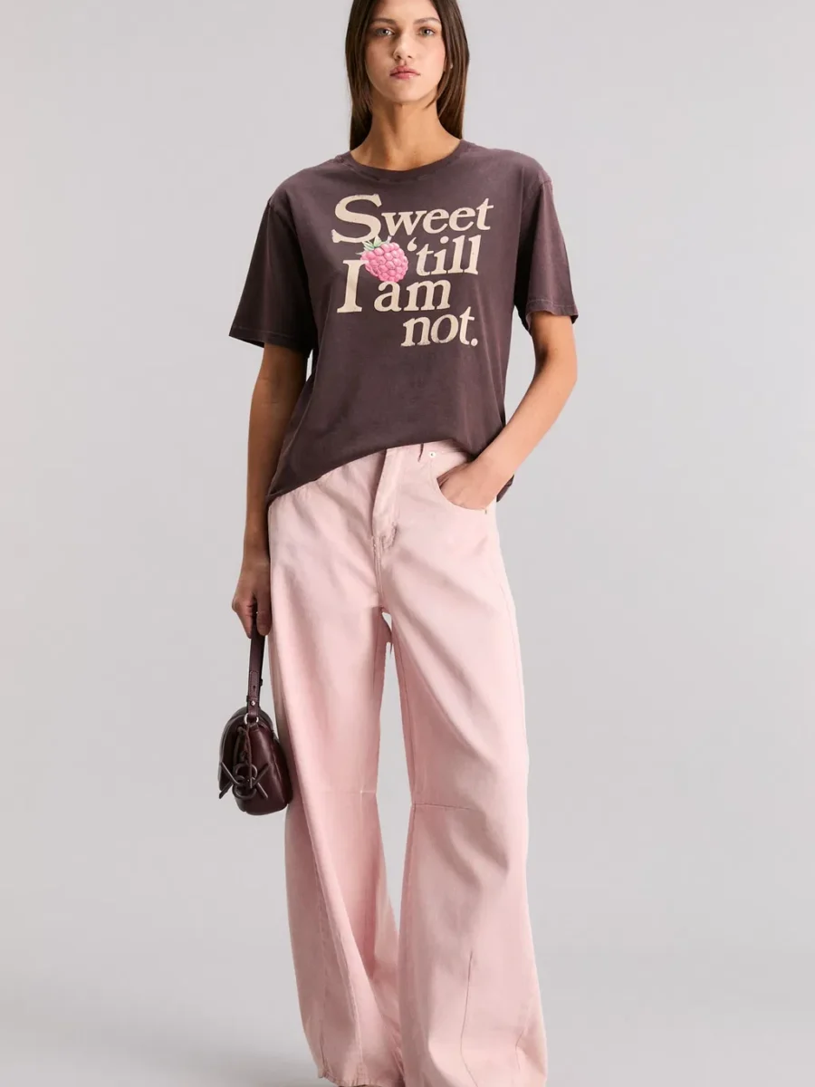 REMERA NOT THAT SWEET MARRON